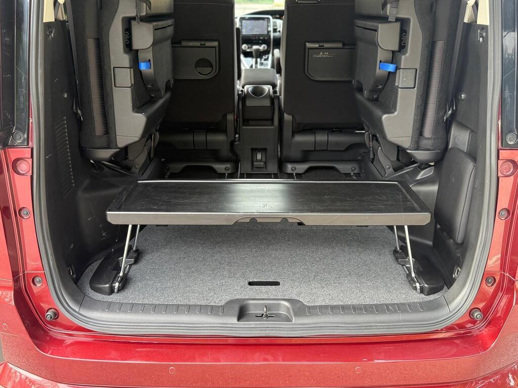 Nissan Serena Petrol Hybrid 8 Seater Top Spec 2017