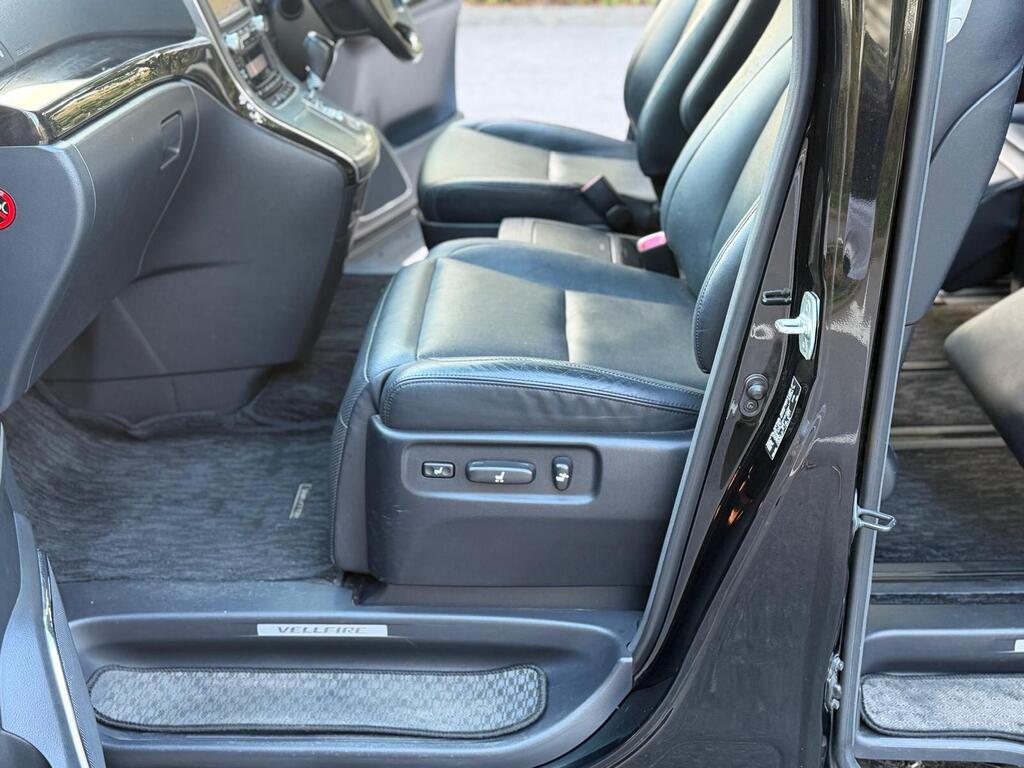 Toyota Vellfire 2013/09 Goldeneye V6 Black