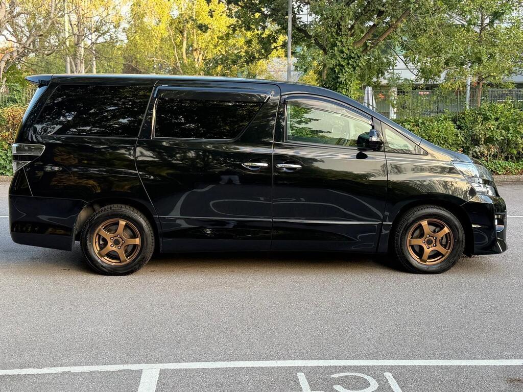 Toyota Vellfire 2013, 4 Wheel Drive V6 Premium Edition