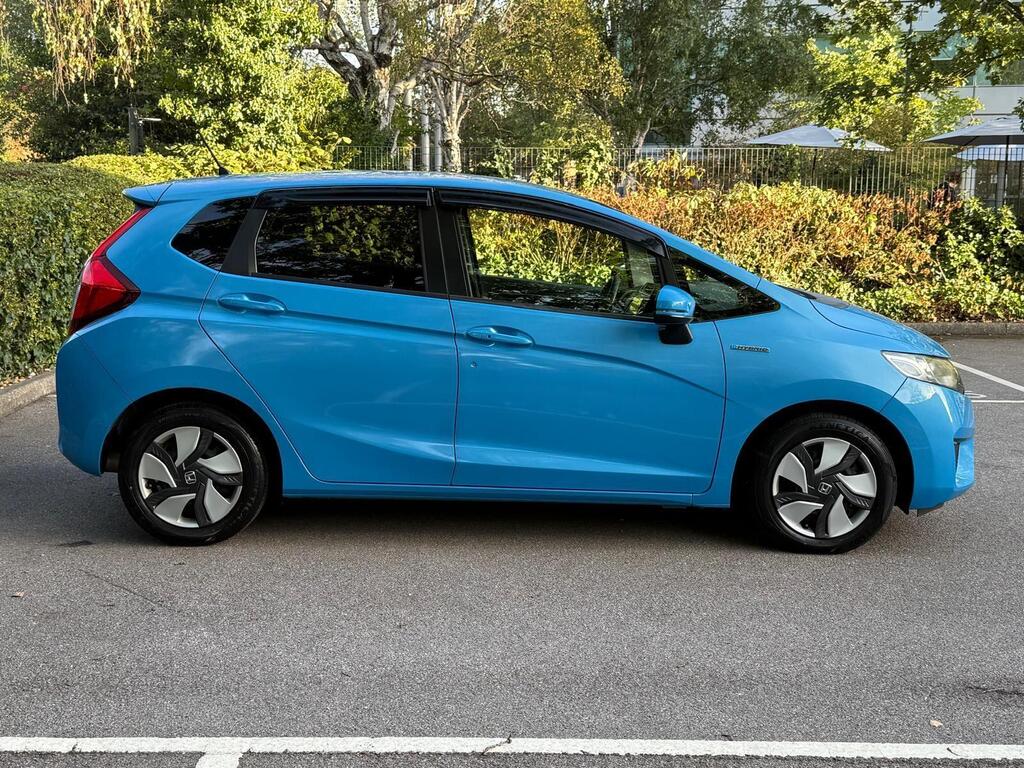 Honda Jazz L Package |1.5L Petrol Hybrid 2015