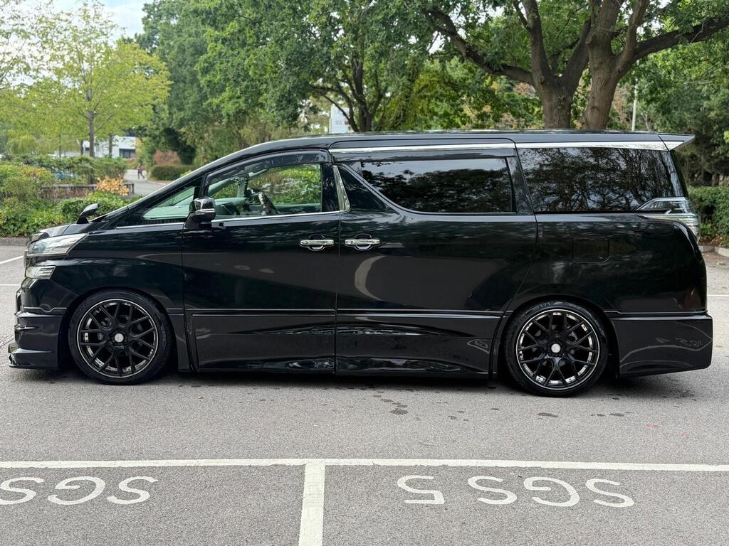 Toyota Vellfire 30 Series | 2500cc Petrol | 8 Seater 2015
