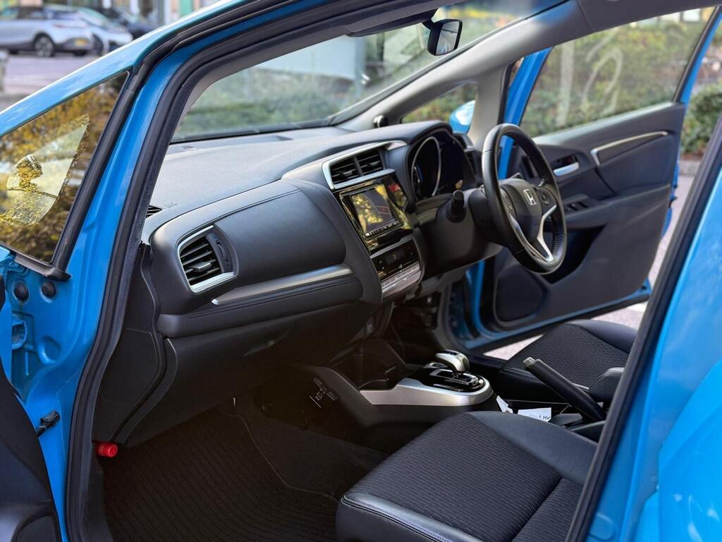Honda Jazz L Package |1.5L Petrol Hybrid 2015