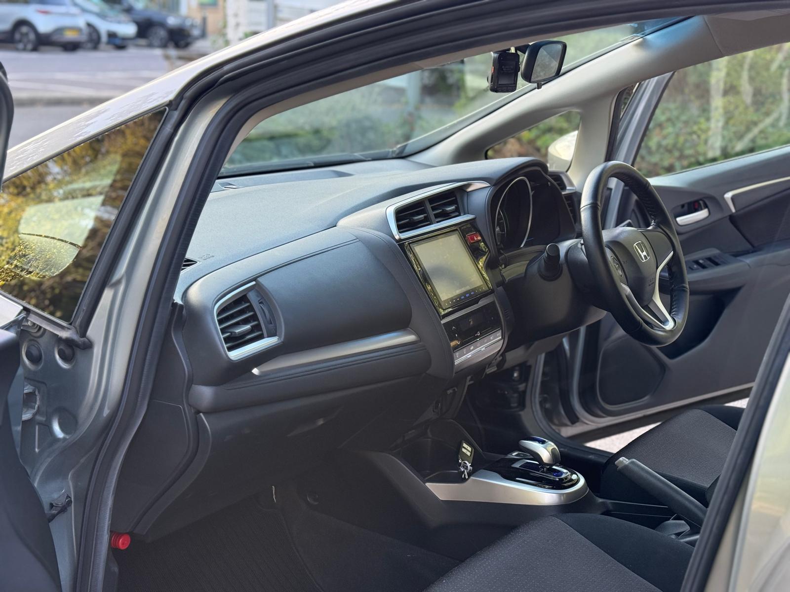HONDA JAZZ HYBRID 2014 | 1.5L Hybrid | Automatic | 76,000 KM / Approx. 47,200 Miles