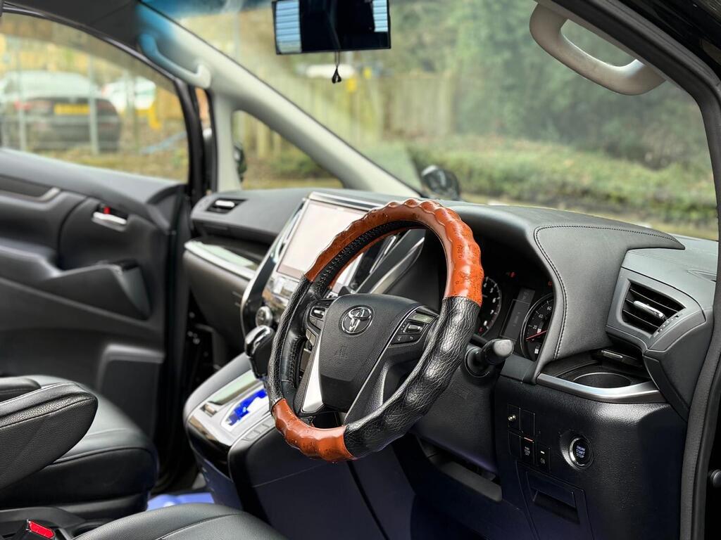 Toyota Vellfire 30 Series | 2500cc Petrol | 8 Seater 2015
