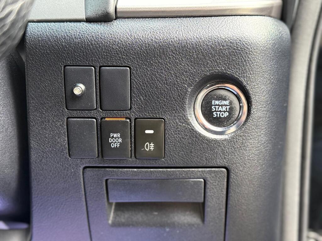 Toyota Vellfire 30 Series | 2500cc Petrol | 8 Seater 2015