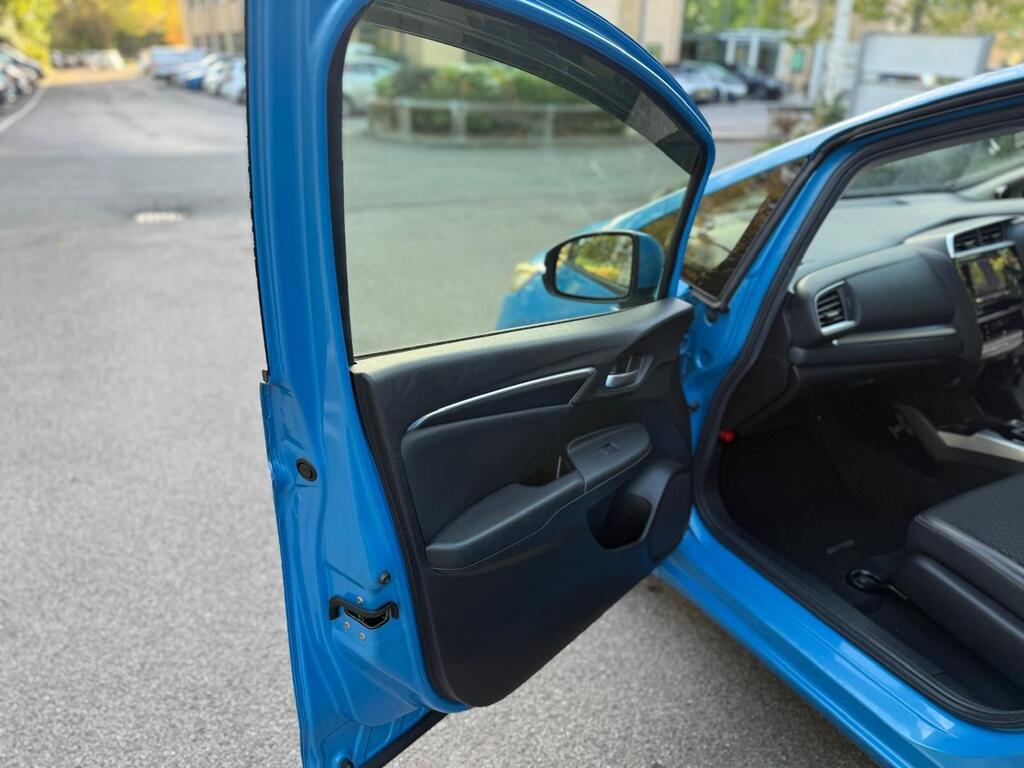 Honda Jazz L Package |1.5L Petrol Hybrid 2015