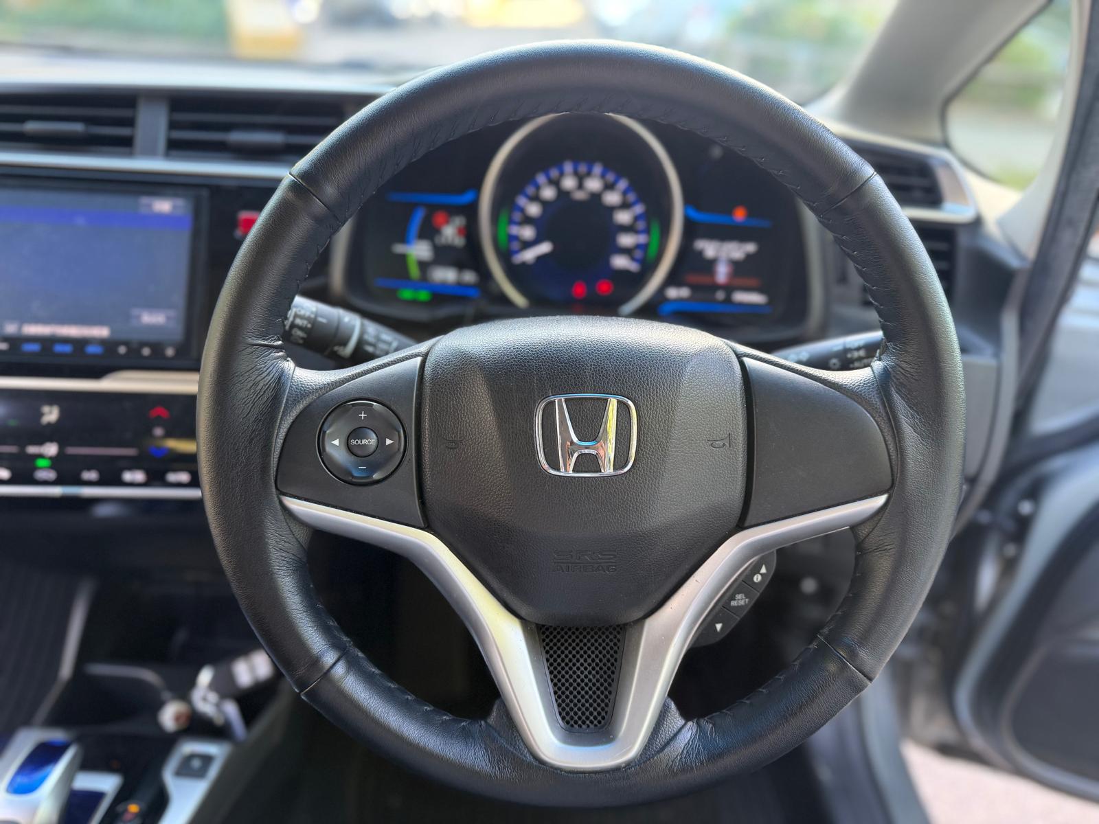 HONDA JAZZ HYBRID 2014 | 1.5L Hybrid | Automatic | 76,000 KM / Approx. 47,200 Miles