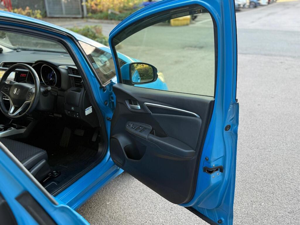 Honda Jazz L Package |1.5L Petrol Hybrid 2015