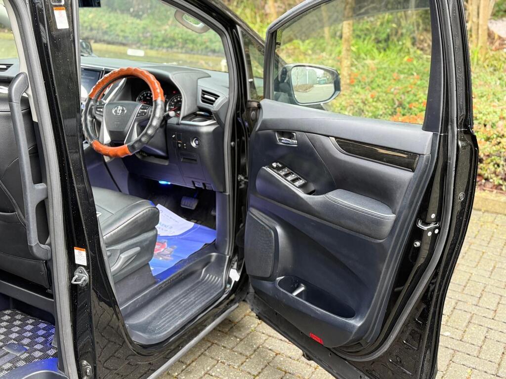 Toyota Vellfire 30 Series | 2500cc Petrol | 8 Seater 2015