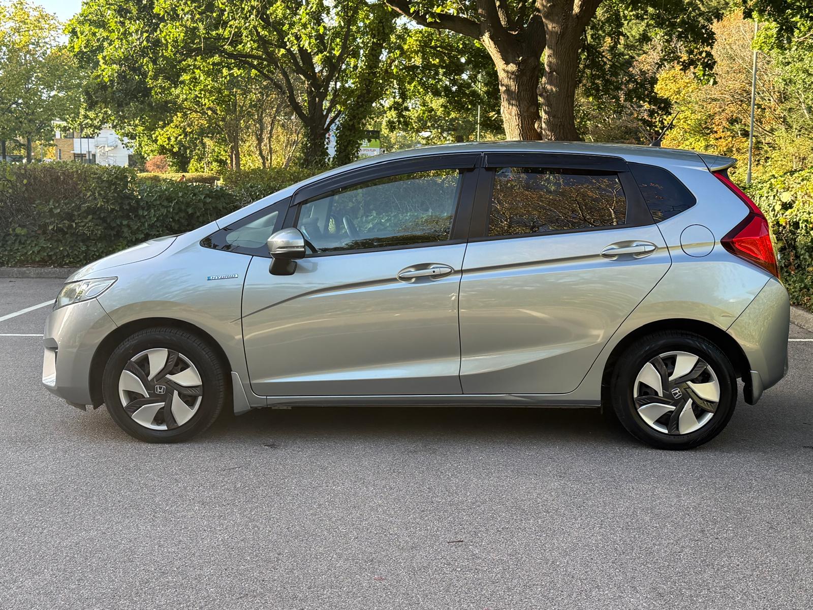 HONDA JAZZ HYBRID 2014 | 1.5L Hybrid | Automatic | 76,000 KM / Approx. 47,200 Miles