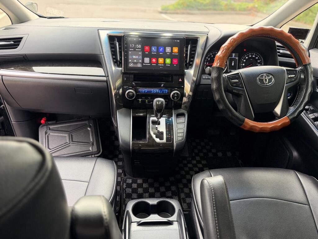 Toyota Vellfire 30 Series | 2500cc Petrol | 8 Seater 2015