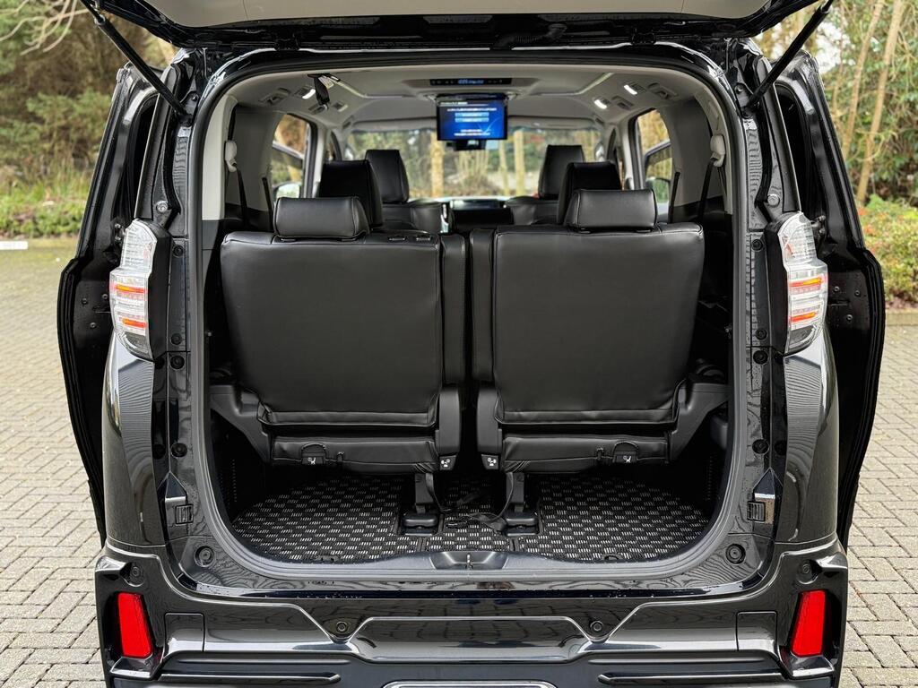 Toyota Vellfire 30 Series | 2500cc Petrol | 8 Seater 2015