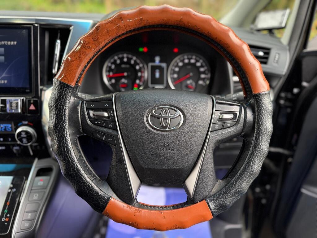 Toyota Vellfire 30 Series | 2500cc Petrol | 8 Seater 2015