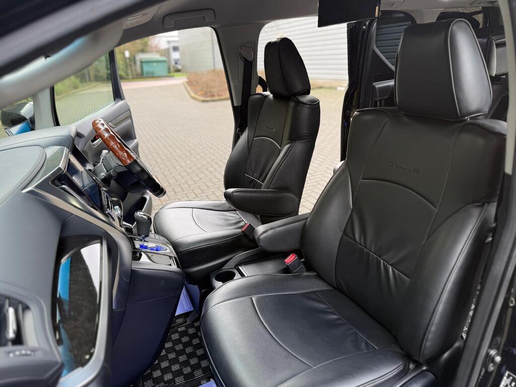 Toyota Vellfire 30 Series | 2500cc Petrol | 8 Seater 2015
