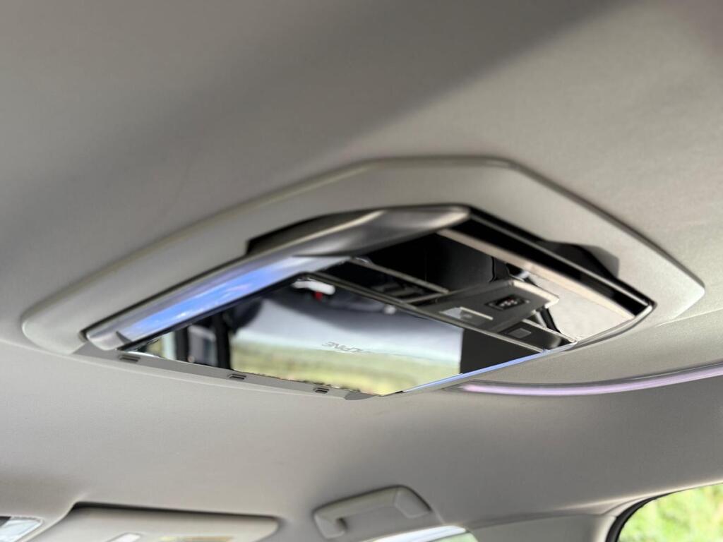 Toyota Vellfire 30 Series | 2500cc Petrol | 8 Seater 2015