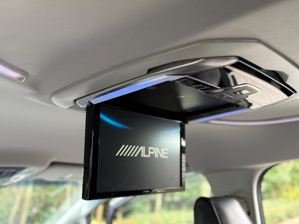 Toyota Vellfire 30 Series | 2500cc Petrol | 8 Seater 2015