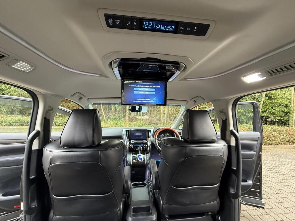 Toyota Vellfire 30 Series | 2500cc Petrol | 8 Seater 2015