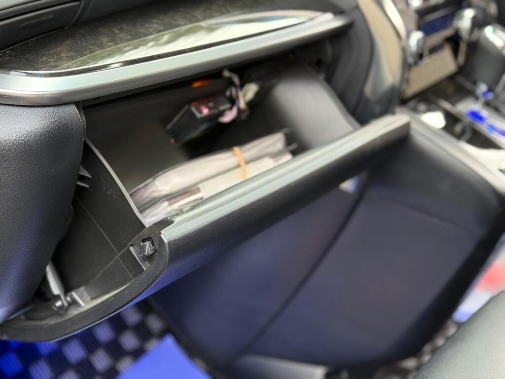 Toyota Vellfire 30 Series | 2500cc Petrol | 8 Seater 2015
