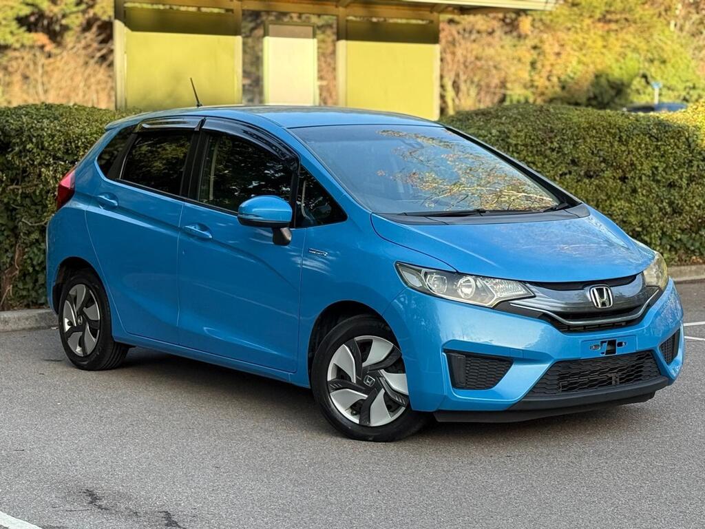 Honda Jazz L Package |1.5L Petrol Hybrid 2015
