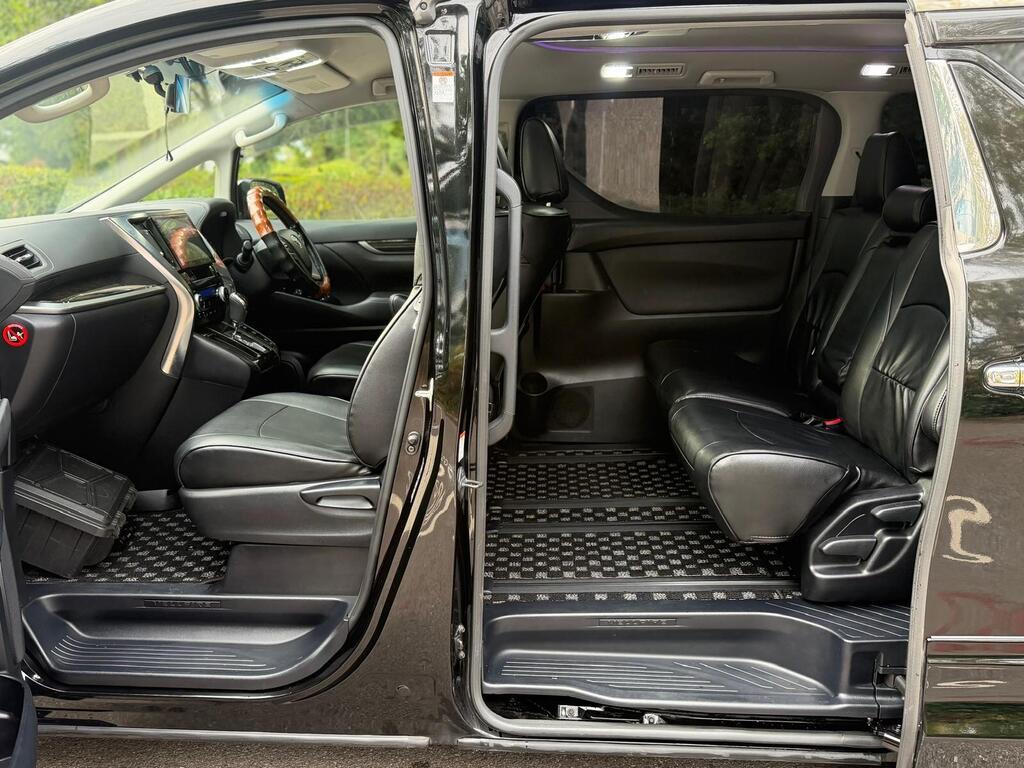 Toyota Vellfire 30 Series | 2500cc Petrol | 8 Seater 2015
