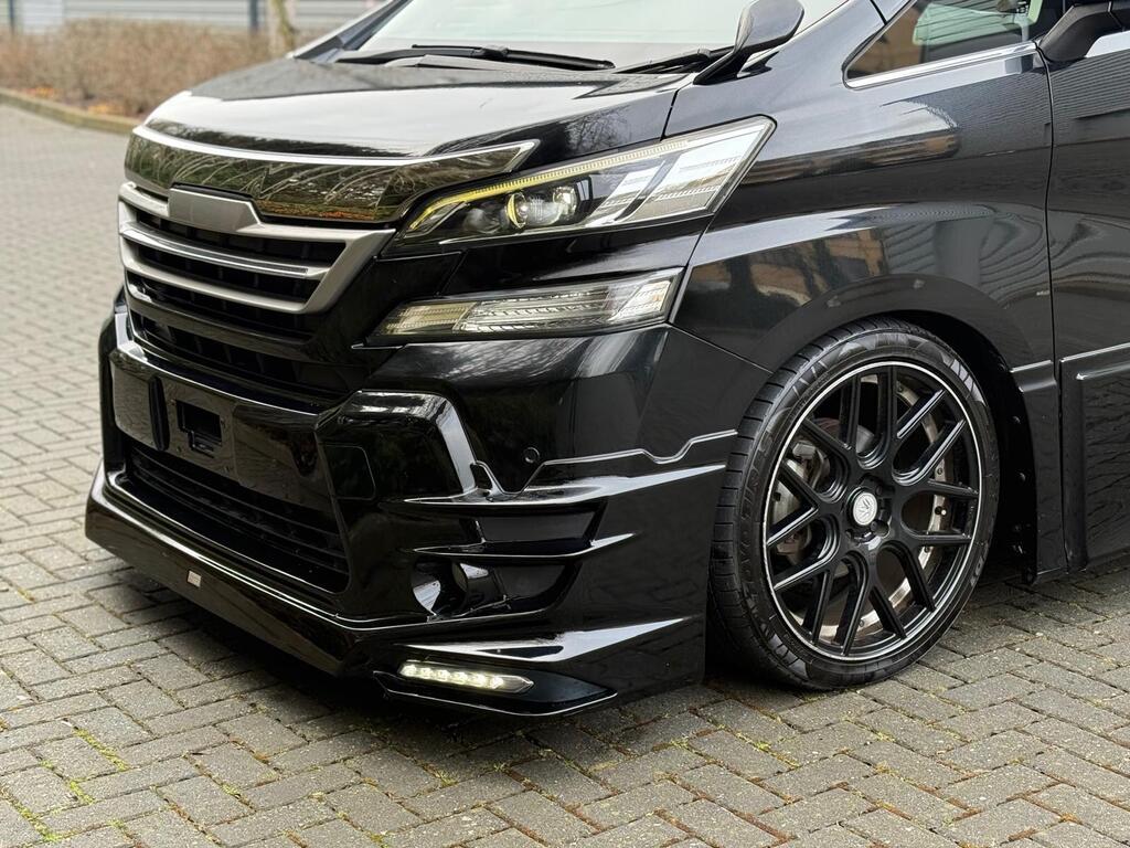 Toyota Vellfire 30 Series | 2500cc Petrol | 8 Seater 2015