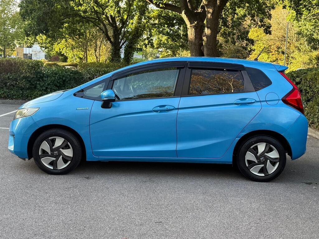 Honda Jazz L Package |1.5L Petrol Hybrid 2015